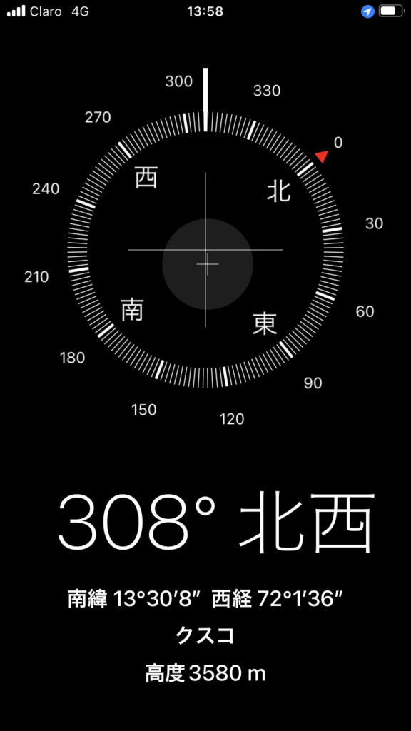 クスコから聖なる谷へ向かう峠道でスマホの高度計が3580mを表示している画面