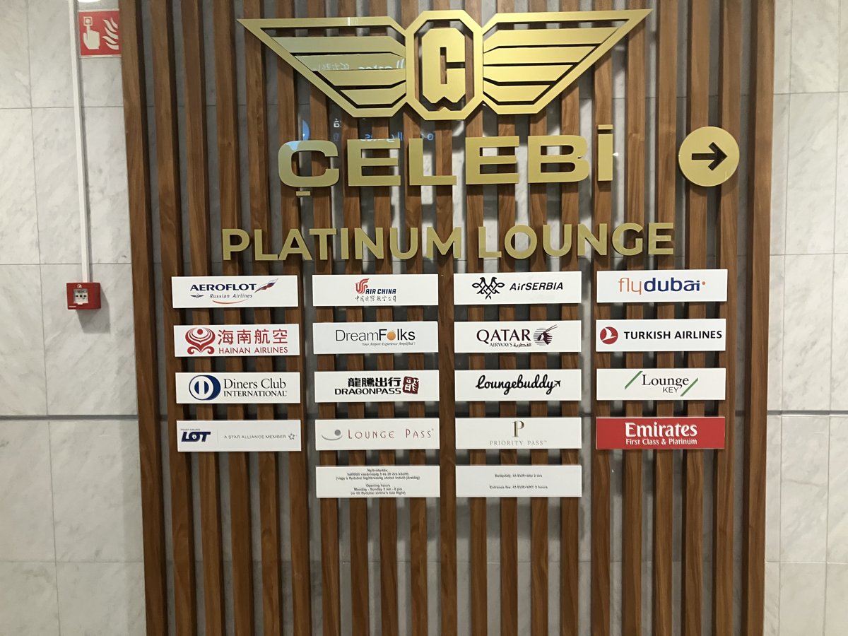 ブダペスト空港のラウンジ、CELEBI PLATINUM LOUNGEの入口の案内板